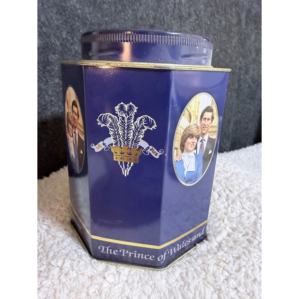 1981 Royal Wedding Tin Prince Charles Lady Diana Spencer Princess England Vintag